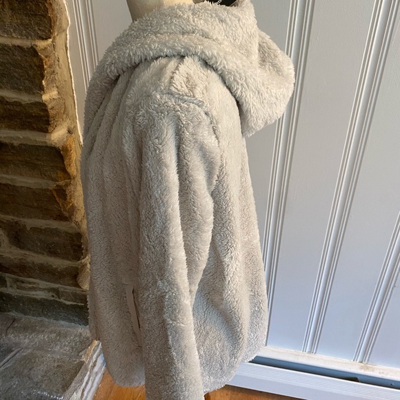 ♦️SALE♦️Silver Ice Grey Fleece Cardigan - Picture 4 of 4